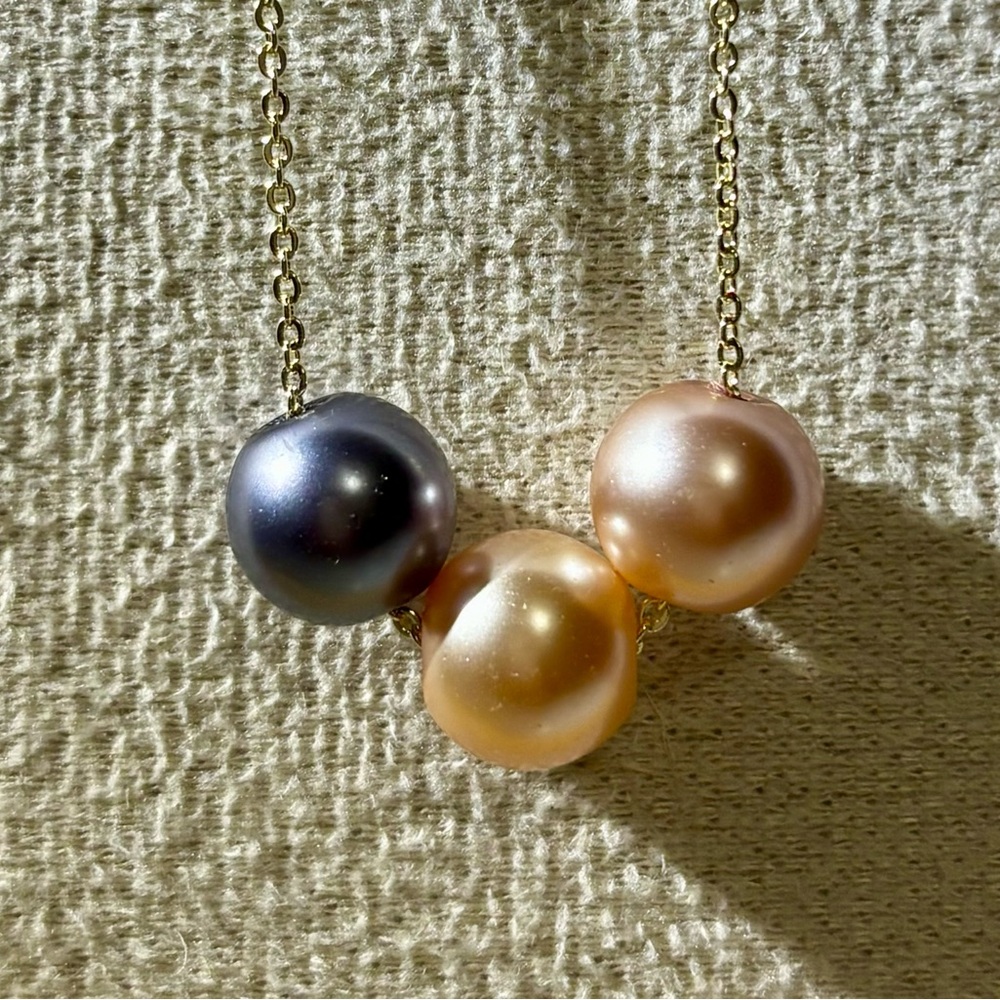 Elegant Pearl Necklace with Gold Chain